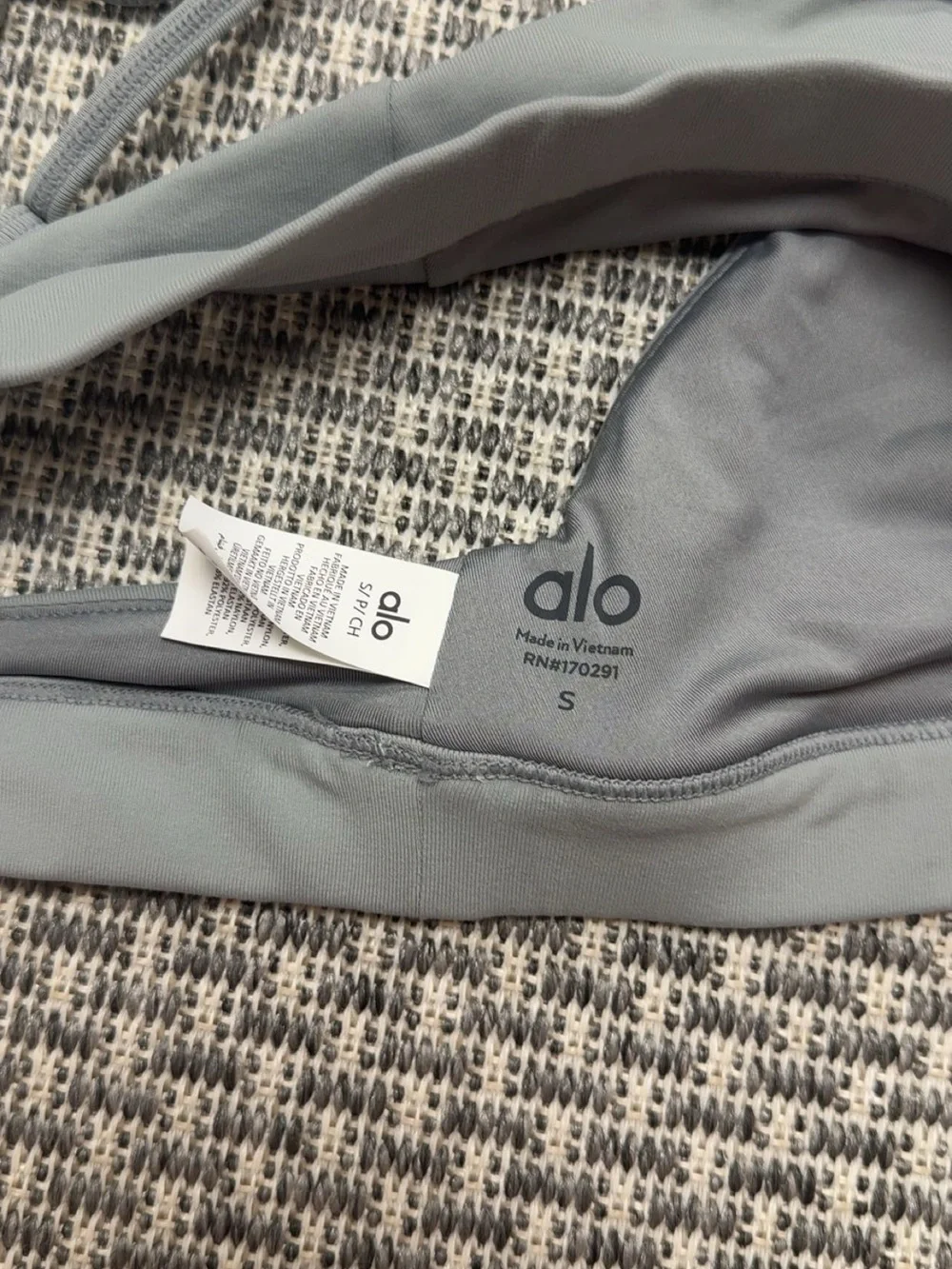 Alo Yoga Splendor Bra in Lunar Grey